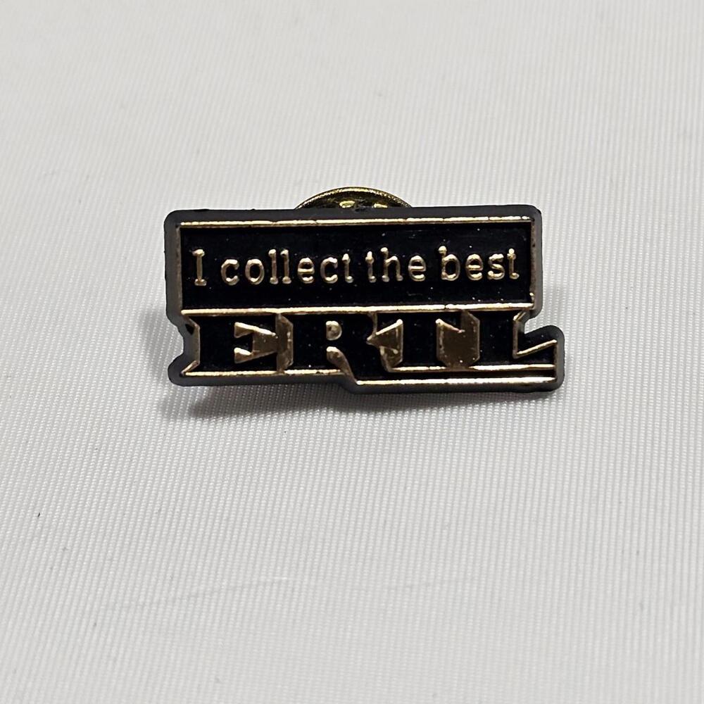 Vintage I Collect The Best Ertl Plastic Lapel Hat Pin Toy Collectors - Picture 2 of 4